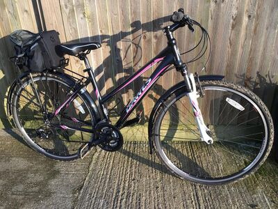 SOUTHWATER CYCLE HIRE Week Hybrid bike hire 18in ladies F/s black 700c wheel click to zoom image